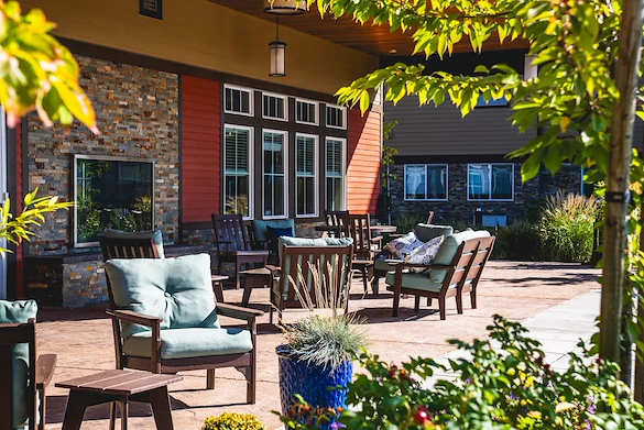 Fieldstone on Clear Creek Independent and Assisted Living outdoor sitting area