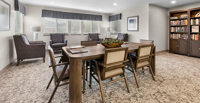 Image of Holiday Redbud Hills (5)