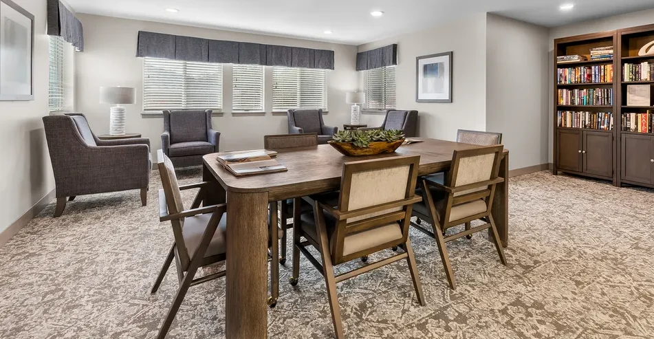 Image of Holiday Redbud Hills (5)