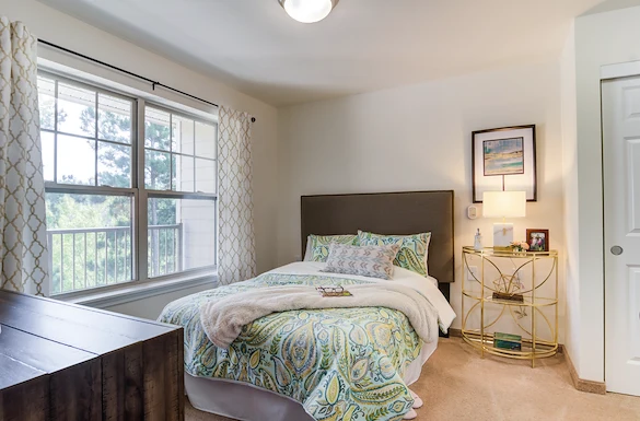 Sanford Estates Gracious Retirement Living Hawthorn Senior Independent Living in Roswell, Georgia apartment bedroom