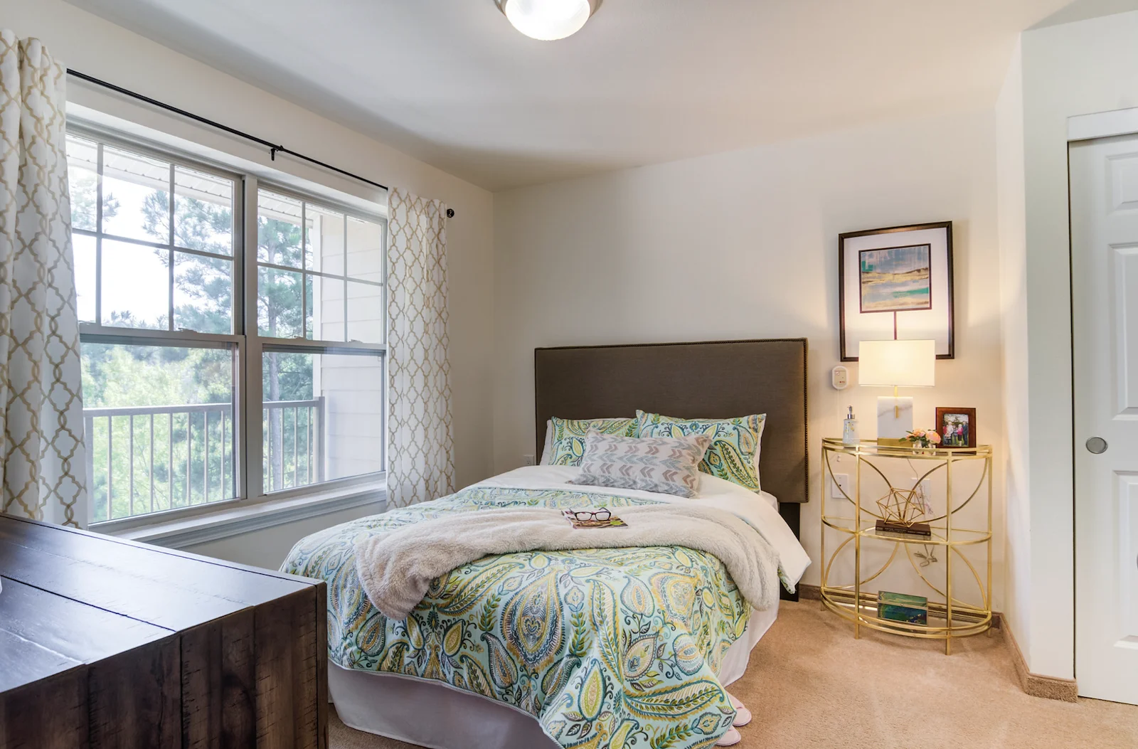 Sanford Estates Gracious Retirement Living Hawthorn Senior Independent Living in Roswell, Georgia apartment bedroom