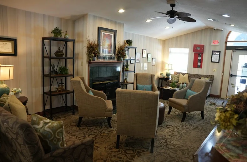 Heritage Park Assisted Senior Living & Garden Homes in Fort Wayne, IN living room