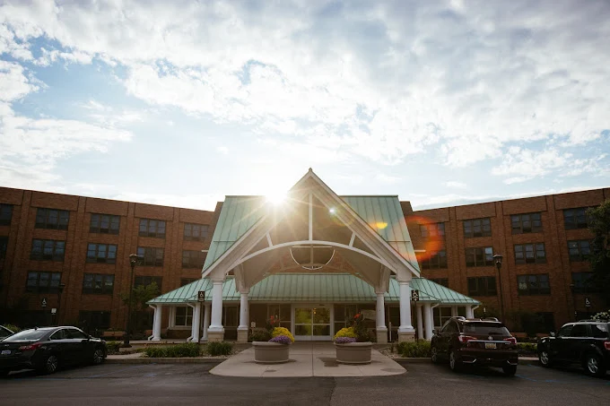 Glacier Hills Senior Living front entrance