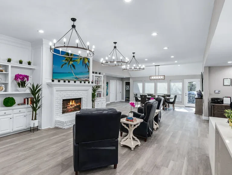 Image of Silver Leaf Allen (5)