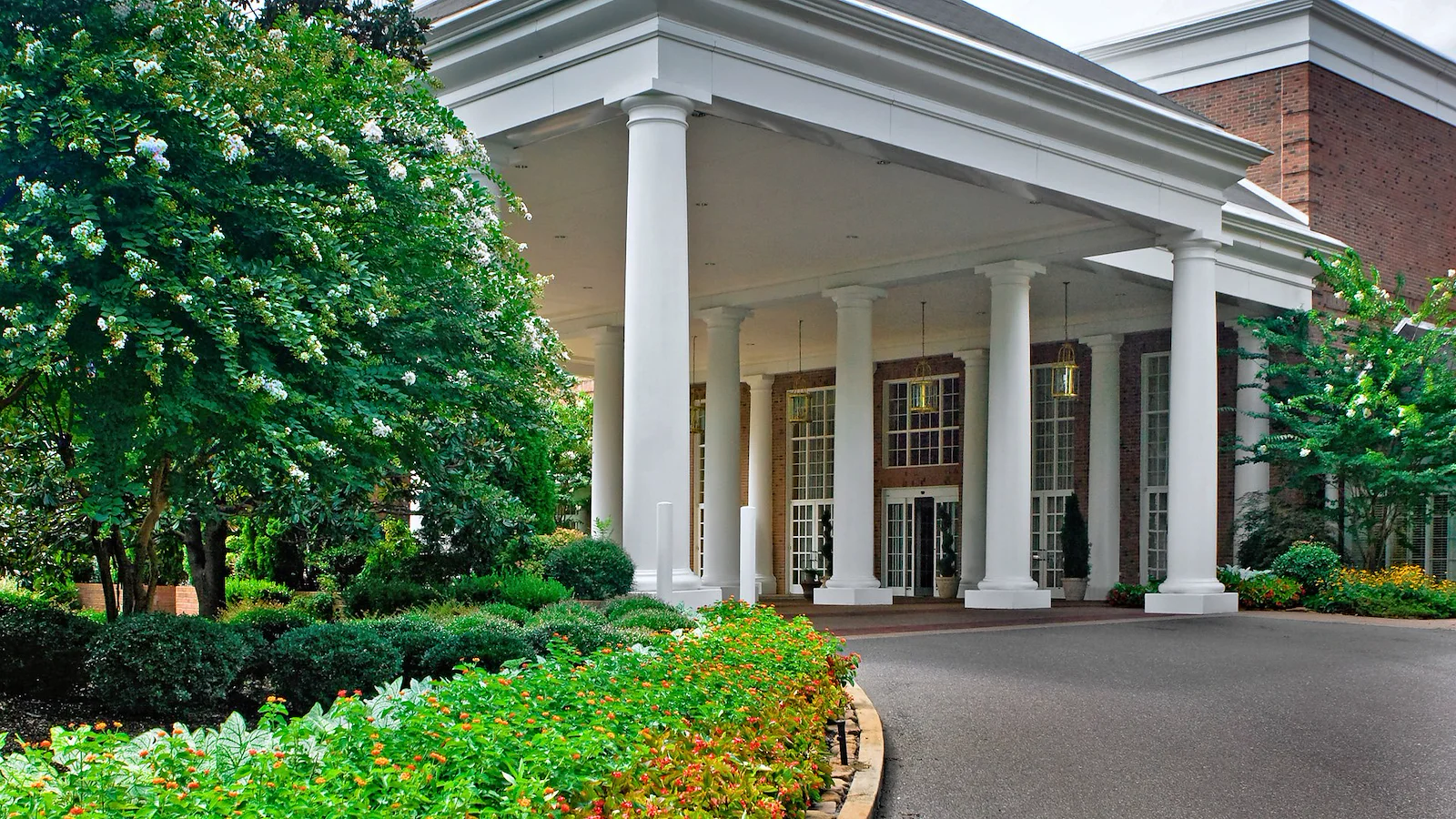Image of Kirby Pines Manor Senior Living (1)
