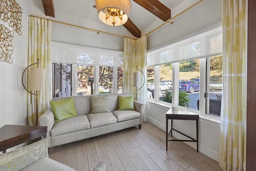 Image of Laurel Pointe (6)