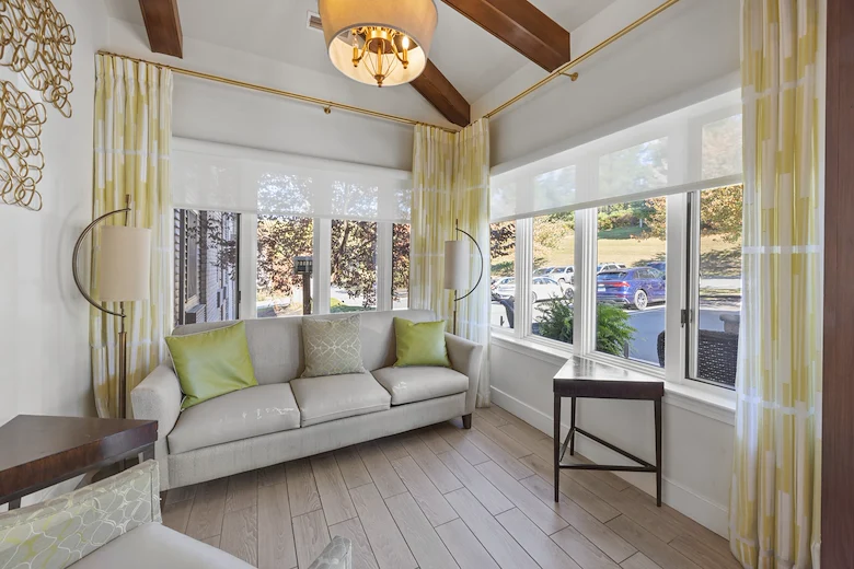 Image of Laurel Pointe (6)