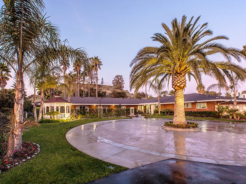 Image of University Care Center (1)