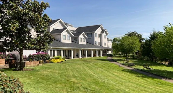 Somerset Lodge Gracious Retirement Living Hawthorn Senior Independent Living in Gladstone, Oregon rear exterior