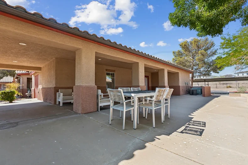 Image of Henderson Manor (5)