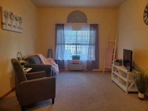 Avamere at Englewood Heights senior living community offering assisted living, memory care, and respite care in Yakima, WA, apartment living room