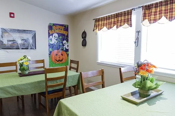 Image of Ashley Manor - Buttercup (2)