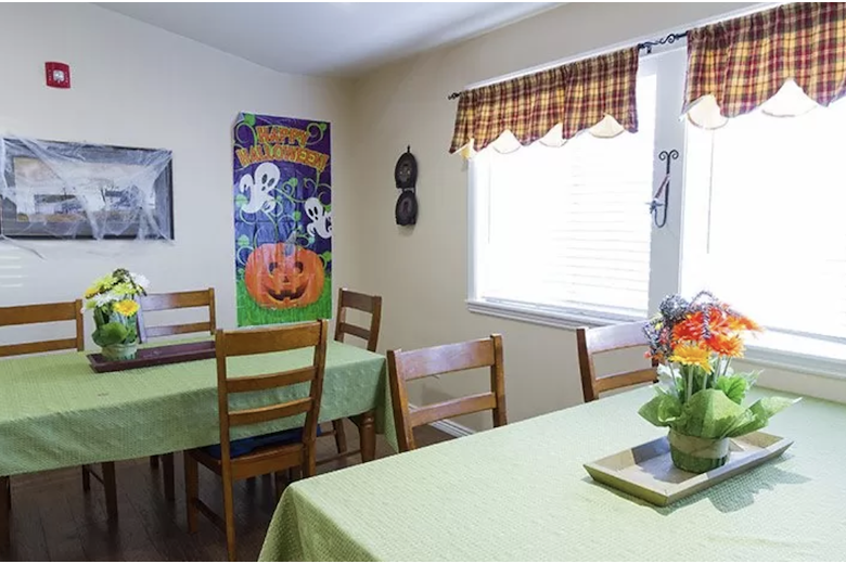 Image of Ashley Manor - Buttercup (2)