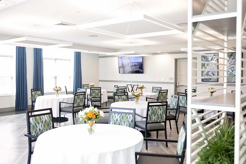 Astral at Auburn, senior living community offering independent living, assisted living, and memory care in Auburn, IN, dining room