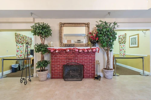 Image of Colonial at West Palm Beach (4)