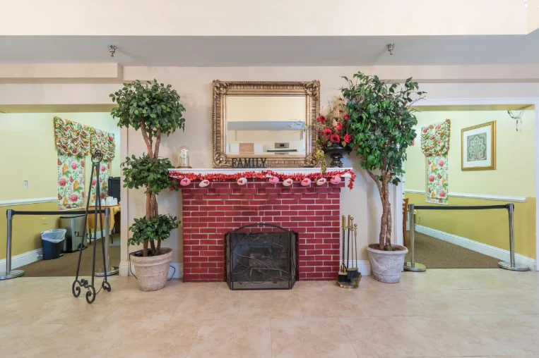 Image of Colonial at West Palm Beach (4)