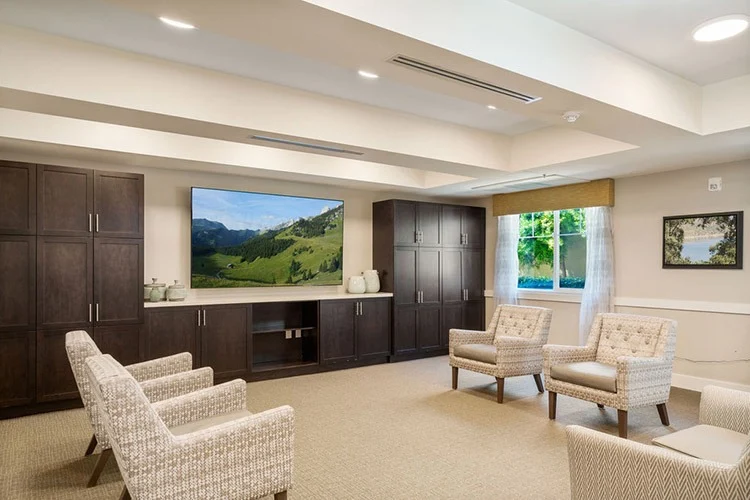 Woodbridge Terrace of Irvine, independent living, assisted living, and memory care in Irvine, CA, comfortable sitting area with tv