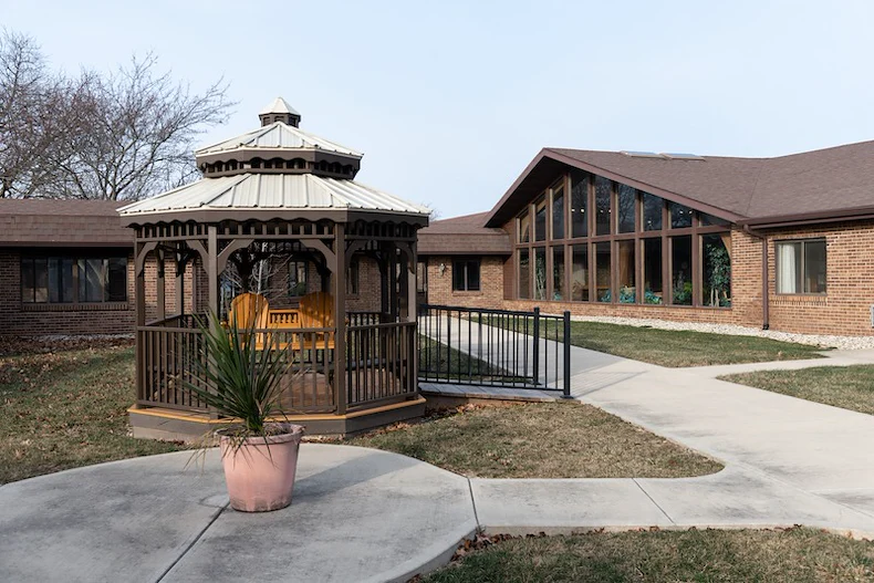 Image of Colonial Oaks Senior Living (1)