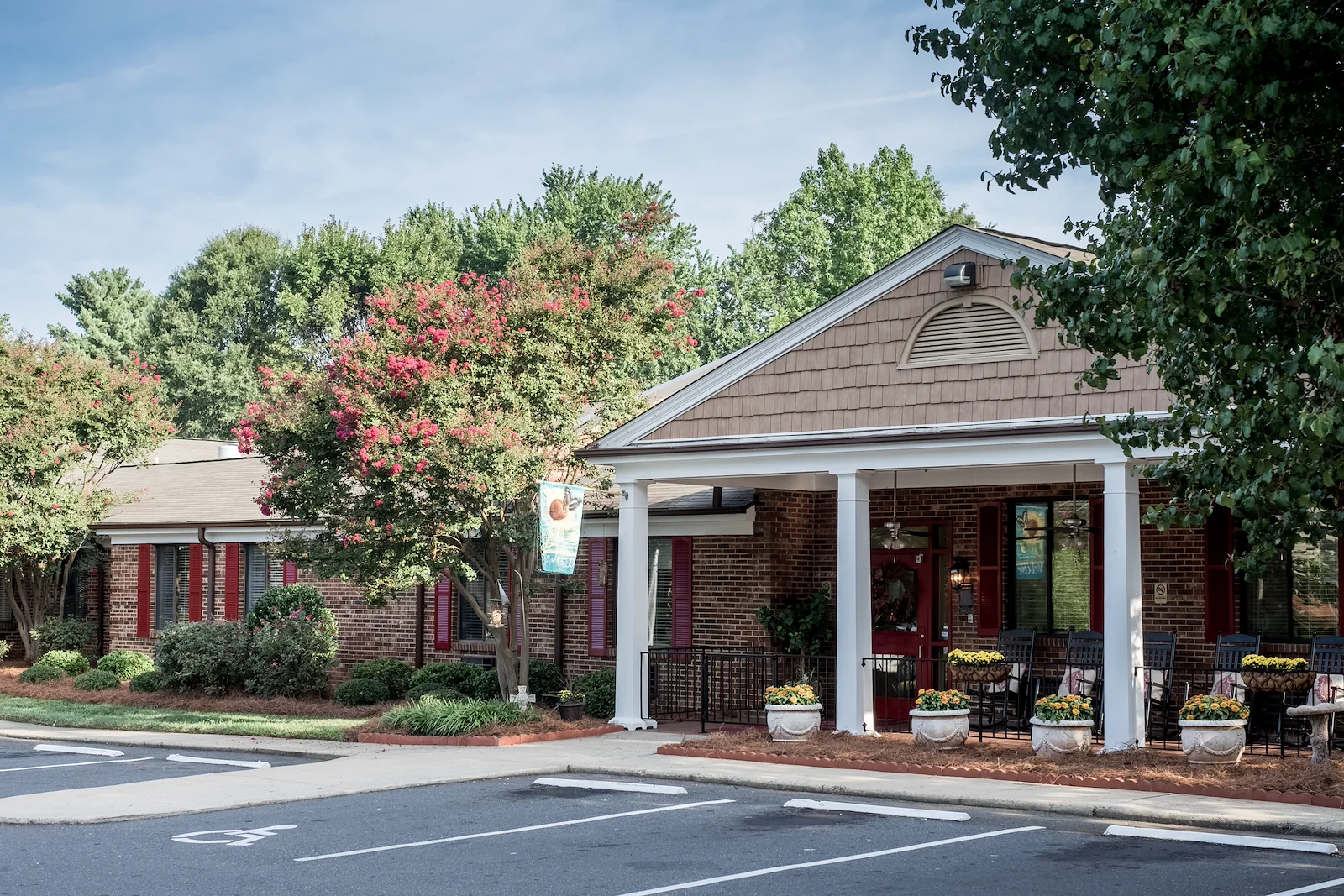 Image of White Oak Manor/ Charlotte (1)