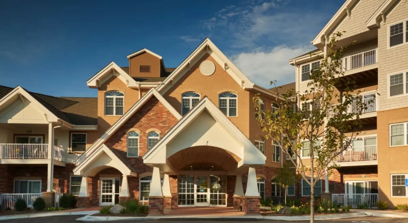 Image of Applewood Pointe of Bloomington at Valley West Cooperative (1)