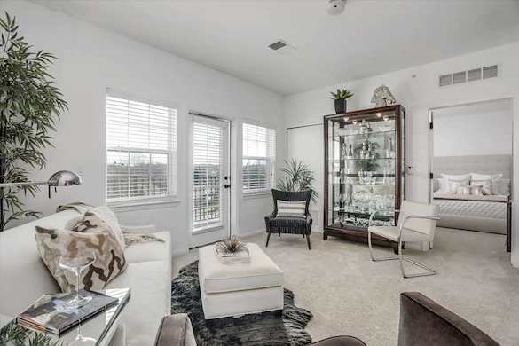All Seasons West Bloomfield independent living in West Bloomfield, MI, elegant apartment living room