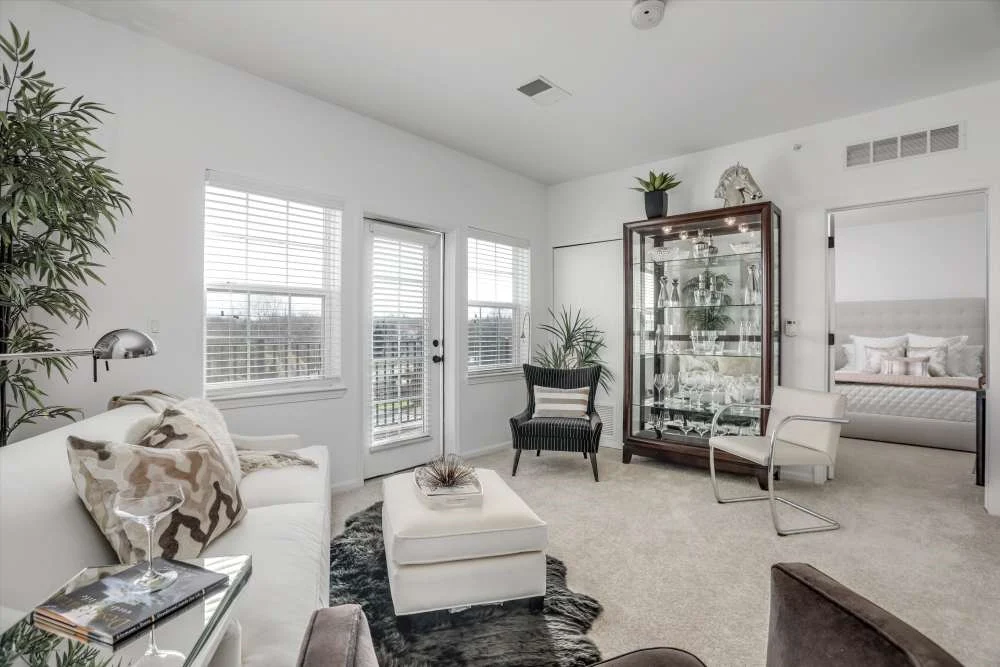All Seasons West Bloomfield independent living in West Bloomfield, MI, elegant apartment living room
