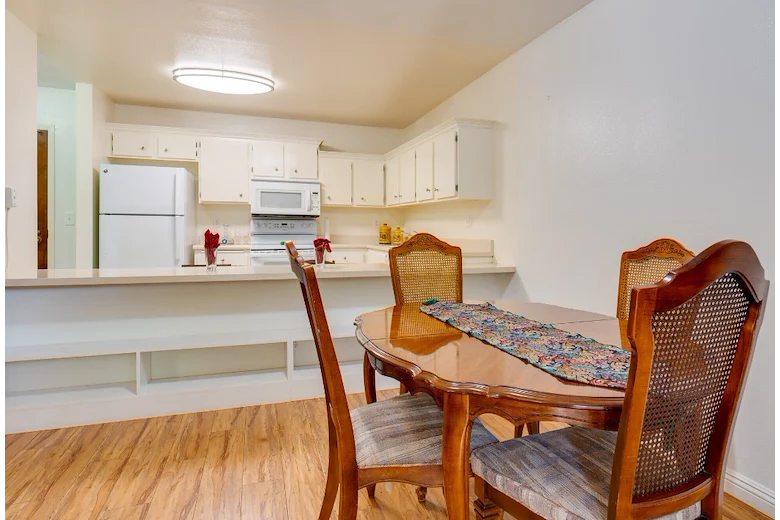 The Oaks of Pasadena independent living apartment