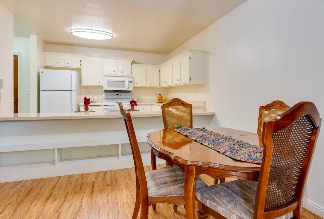 The Oaks of Pasadena independent living apartment