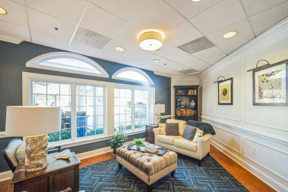 Barclay House of Tarboro senior living community offering independent living, assisted living, and memory care in Tarboro, NC, community living room