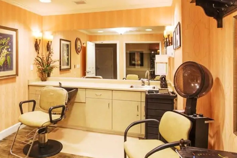 Image of Windsor Heights Senior Living (3)