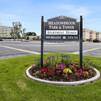 Image of Meadowbrook Apartments (2)