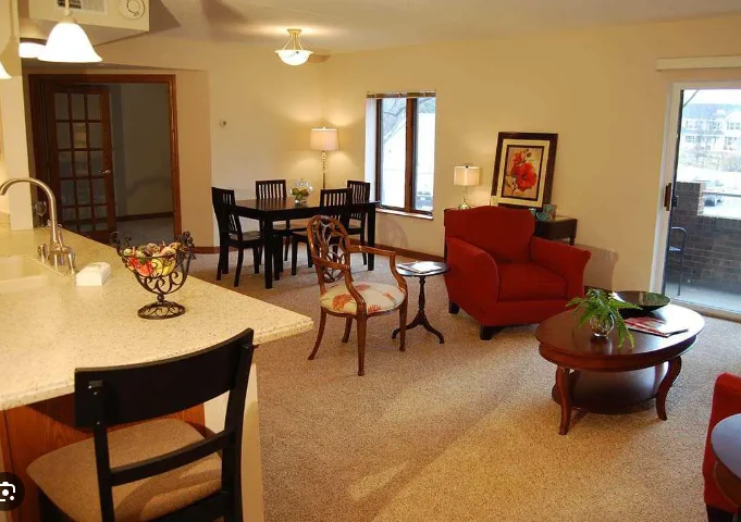 Ascension Living Lakeshore at Siena, assisted living and memory care, Racine, WI, apartment featuring a living room and dining space