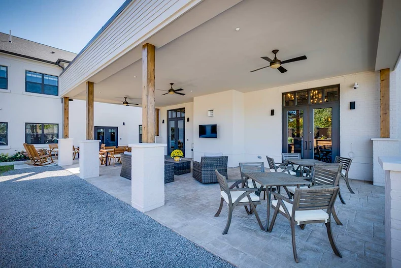 Image of Everlan of Louisville (8)