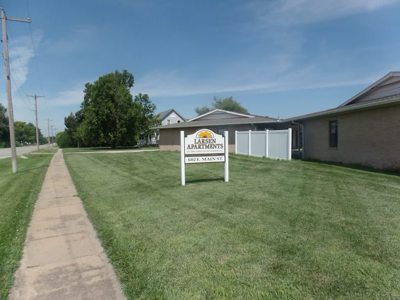 Image of Larsen Apartments (1)