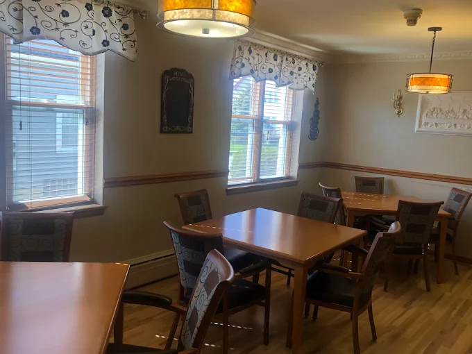 St Mary’s Manor Assisted Living in South Milwaukee, Wisconsin dining room