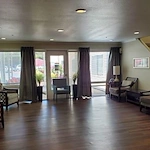 Avamere at Park Place senior living community offering assisted living and respite care in Tigard, OR, common sitting area