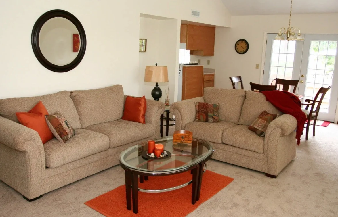 Zionsville Meadows Assisted Living, senior living community offering independent living and assisted living in Zionsville, IN, apartment living room