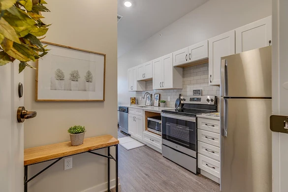 Image of Everlan of Louisville (2)