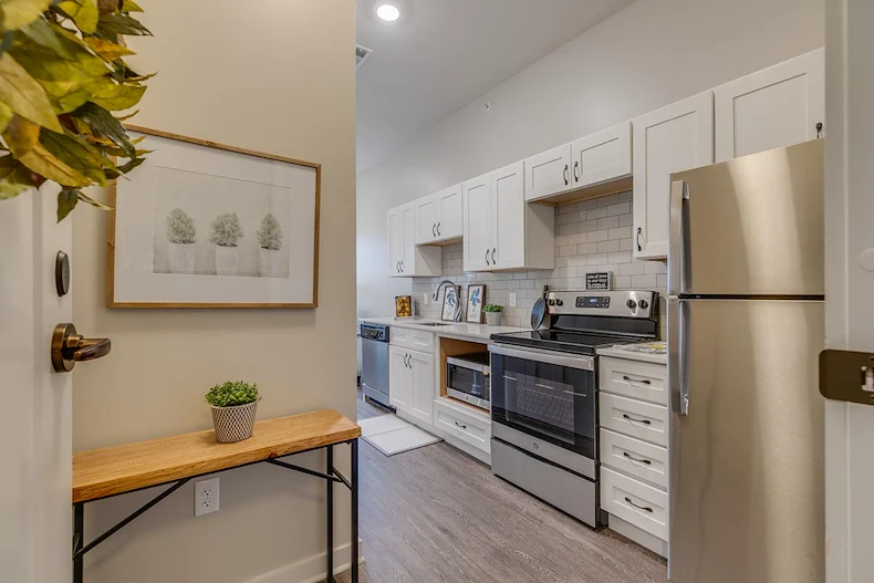 Image of Everlan of Louisville (2)