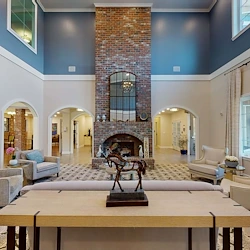 Barclay House of Baton Rouge senior living community offering assisted living and memory care in Baton Rouge, LA, common sitting area near the lobby