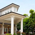 Image of Silverado Hermann Park Memory Care Community (1)