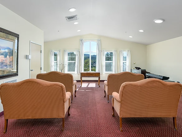 Image of Holiday Simi Hills (8)