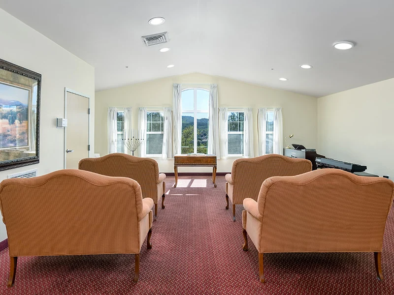 Image of Holiday Simi Hills (8)