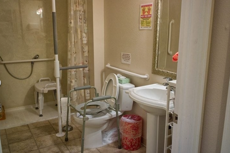 Image of Serenity House Assisted Living at Portland Drive (8)