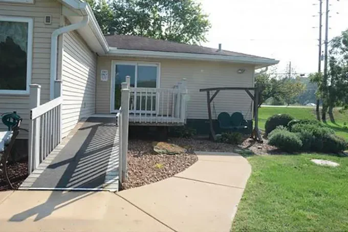 Image of Paisley Manor (7)