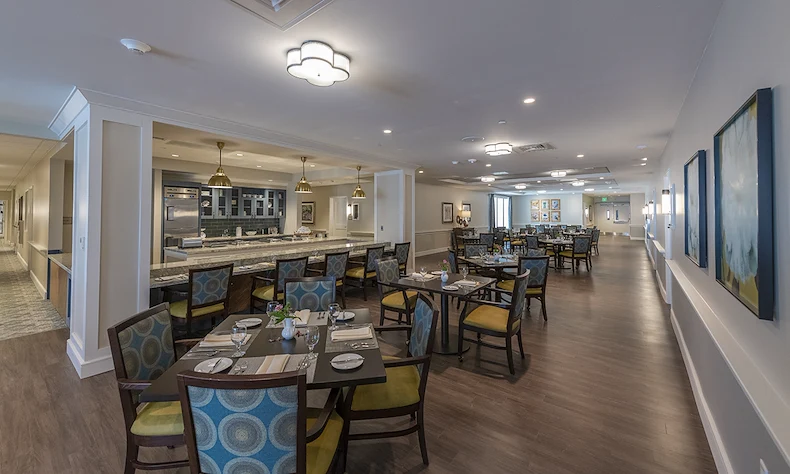 Alto Evergreen Walk, senior living community offering assisted living, memory care, and respite care in South Windsor, CT, dining room