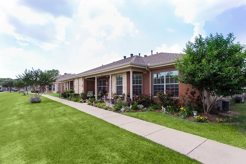 Image of Autumn Oaks of Corinth (1)