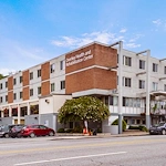 Image of Autumn Lake Healthcare At Overlea (1)