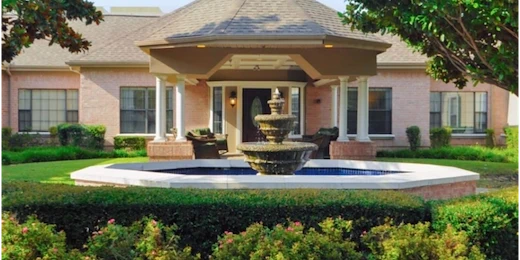 Colonial Oaks at Arlington, TX, front exterior