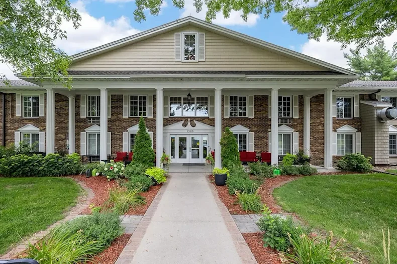 Image of Brown Deer Place (1)